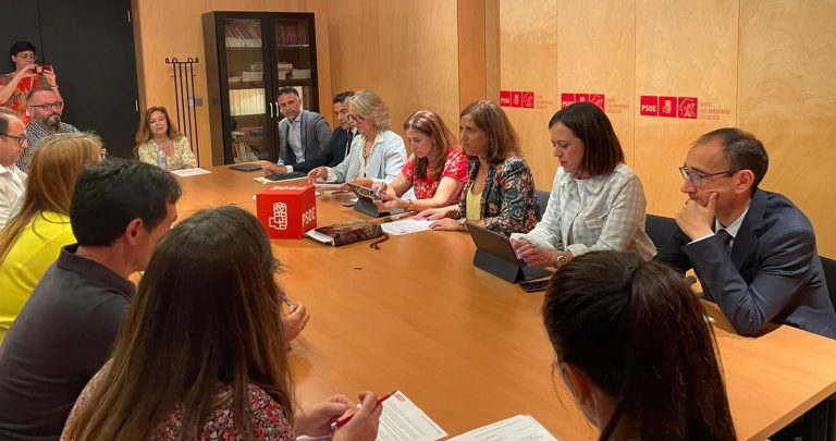 El diputado del PSOE por Salamanca David Serrada impulsará iniciativas parlamentarias en apoyo a los trabajadores de la atención telefónica.
